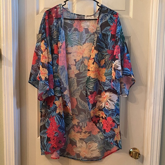 Beautiful Floral Sheer Kimono Cardigan Cover Up - Picture 3 of 10